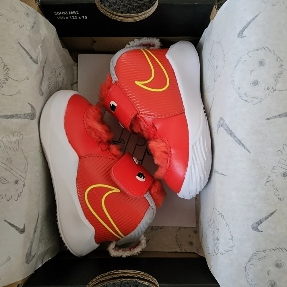 Baby Nike Team Hustle D 9 Chile red-Wolf gray shoes size 3c